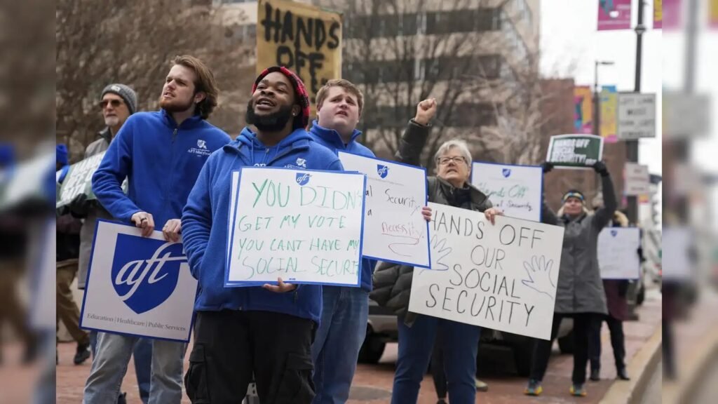 Social Security Calendar: Born Between 1st and 10th? You’ll Get $1,999 + $717 in Two Payments